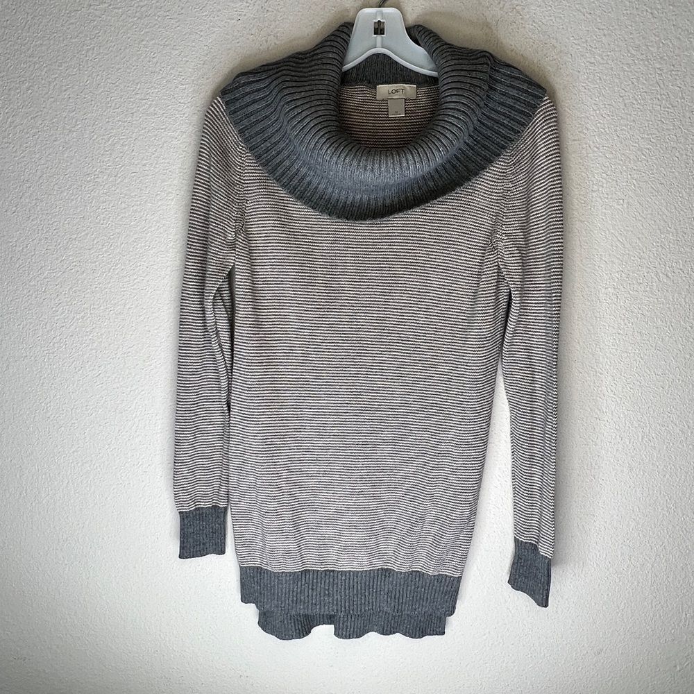Loft Sweater‎ - Picture 6 of 6